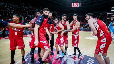 Los jugadores de Casademont Zaragoza celebran la última victoria ante Breogán.