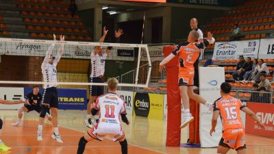 Un momento del partido ante Voley Palma
