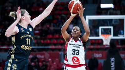 Mawuli, durante el partido ante el Fenerbahce