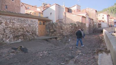 Calles destrozadas por la DANA en Montalbán. / Aragón TV
