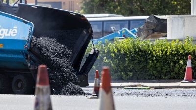 Obras de asfaltado en una vía de la capital aragonesa. / Ayuntamiento de Zaragoza
