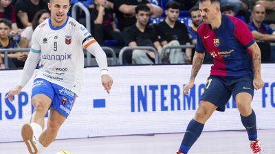 Adri Rivera, en una acción ante el FC Barcelona en el Palau. Foto: LNFS