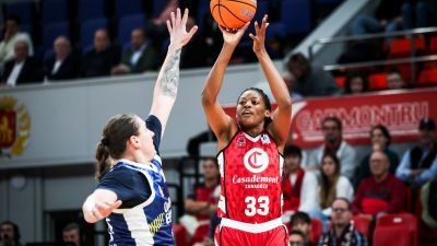 Mawuli durante el partido ante Valencia Basket