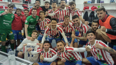 Los jugadores del Barbastro celebran el triunfo ante el Gernika. Foto: Barbastro