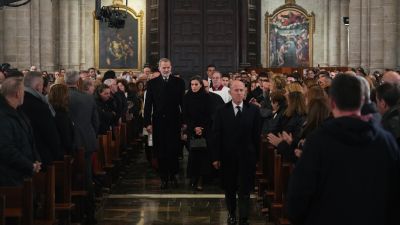 Los reyes a su llegada a la catedral de Valencia. / Europa Press