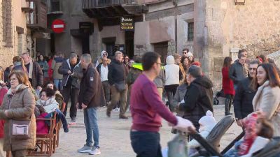 El primer gran puente del mes de diciembre deja datos positivos para el sector turístico aragonés. / Aragón TV