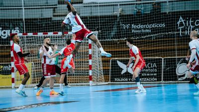 Una acción del último encuentro del Bada ante Logroño. Foto Jesús Barrabés