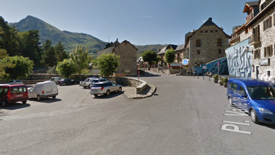 Plaza del Valle de Tena en Sallent de Gállego. / Google Maps