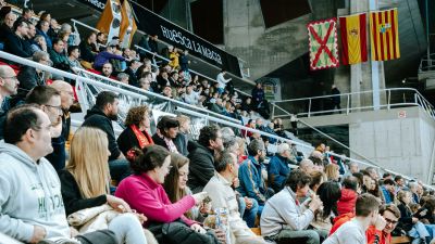 Público asistente a un partido del Bada
