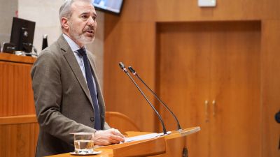 El presidente de Aragón, Jorge Azcón, este jueves en las Cortes. / Cortes de Aragón