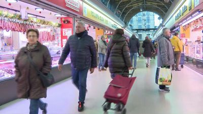 Los primeros clientes llegaban al Mercado Central a las 9:00. / Aragón TV