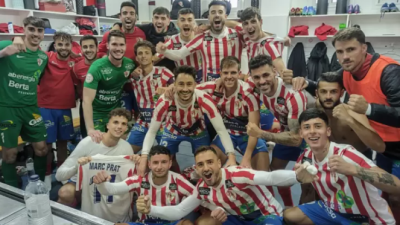 Los jugadores del Barbastro tras una victoria. Foto: UD Barbastro