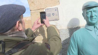 A través de los códigos QR es posible adentrarse en la historia de Tronchón. / Aragón TV