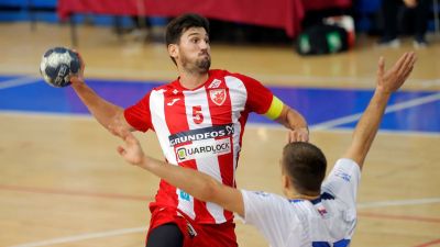 Draško Nenadić durante un encuentro.