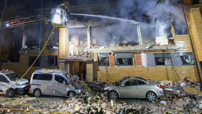 La explosión de gas se ha registrado en un edificio de dos plantas en la localidad de Noáin (Navarra). / EFE