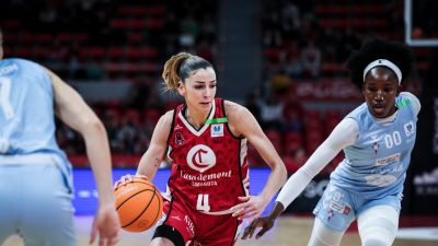 Mariona Ortiz en una acción durante el encuentro ante Celta Baloncesto. Foto: X Casademont Zaragoza