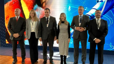 La vicepresidenta, Mar Vaquero y el consejero de Medio Ambiente y Turismo, Manuel Blasco han participado en la presentación de MetalHUB./ Gobierno de Aragón