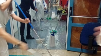 Trabajos de limpieza tras la fuga del agua en el Hospital San Jorge de Huesca./ Gobierno de Aragón