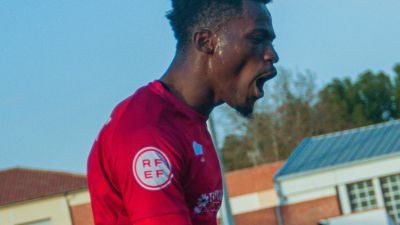 Obeng celebrando el primer tanto del CD Teruel