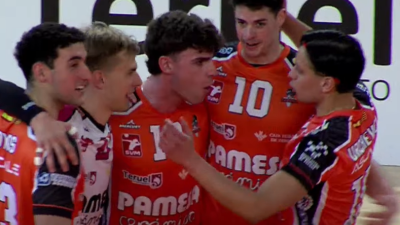 Los jugadores del Pamesa Teruel Voleibol celebran un punto