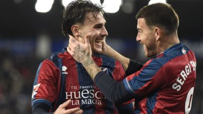 Hugo Vallejo y Sergi Enriche celebrando un gol en el último partido en El Alcoraz ante Cartagena