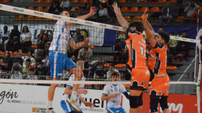 Un momento del último partido ante Arenal Emevé