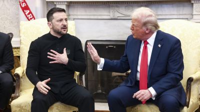 Donald Trump y Volodimir Zelenski han tenido un enfrentamiento en directo delante de los medios. / EFE. EPA. JIM LO SCALZO. POOL