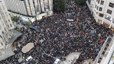 Esta nueva protesta tiene lugar cuando se cumplen cuatro meses de la tragedia. / EFE