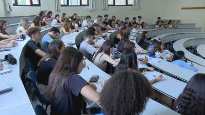 Siete de cada 10 graduados aragoneses consiguen un contrato indefinido al cuarto año de acabar sus estudios. / Aragón TV