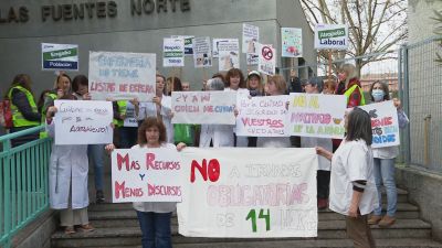 Concentración contra el plan de reforma de la atención primaria en Zaragoza. / Aragón TV