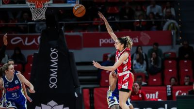 Mariona Ortiz durante un encuentro con Casademont Zaragoza.