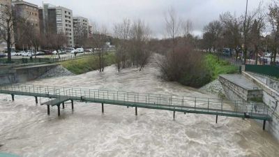 Río Manzanares este viernes a su paso por Madrid. / Efe