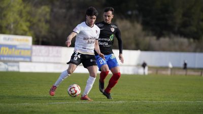 Una foto del duelo que el Barbastro ha disputado ante el Alfaro.