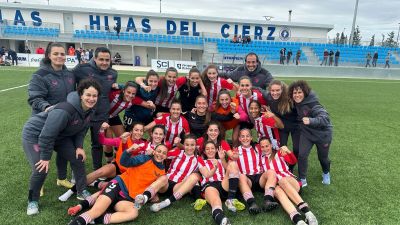 Las jugadoras del Athletic B celebran su triunfo en Zaragoza. Foto