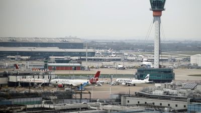 Pistas del aeropuerto de Heathrow, en Londres. / EFE