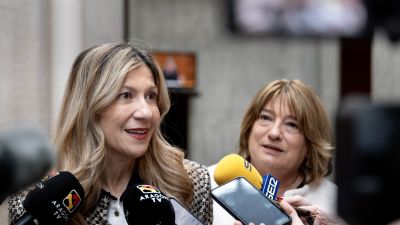 La vicepresidenta del Gobierno de Aragón, Mar Vaquero, y la consejera de Educación, Tomasa Hernández, en el anuncio del nuevo espacio tecnológico. / Gobierno de Aragón. Fabián Simón