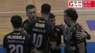 El Pamesa Teruel Voleibol celebrando un punto ante Manacor