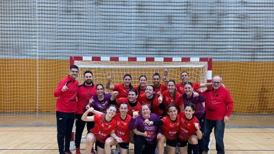 La plantilla del Schär Colores celebra su primer puesto del grupo B de la División de Honor Plata.