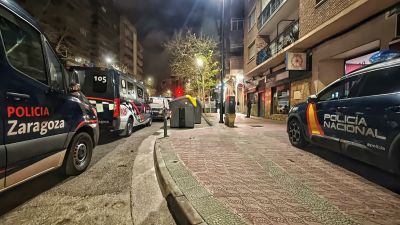 Vehículos de Polícía Nacional y Policía Local patrullando juntos en Zaragoza. / Policía Nacional