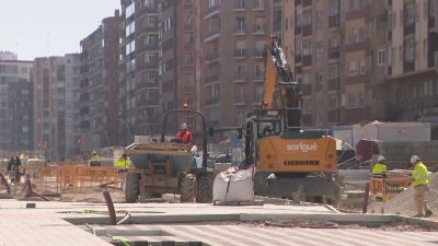 Obras de la avenida de Navarra de Zaragoza este martes. / Aragón TV