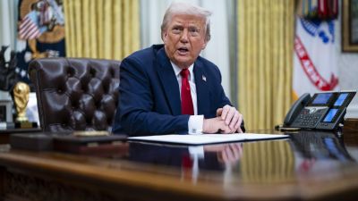 El presidente estadounidense, Donald Trump, en el despacho oval. / EFE