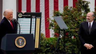 Donald Trump anuncia los nuevos aranceles para todo el mundo. / EFE. EPA. Kent Nishimura. Pool