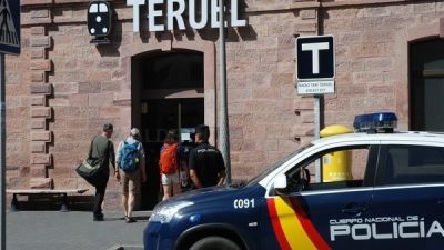 Agentes de la Policía Nacional de Teruel detienen a un hombre por venta de hachís a menores./ Policía Nacional