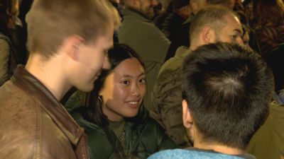 El joven italiano Riccardo Rossi-Erba, de procesiones por Zaragoza. / Aragón TV