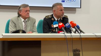 José Ramón Prado, concejal de Seguridad Ciudadana, y Javier Lozano, comisario jefe de la Policía Local de Oviedo. / Europa Press