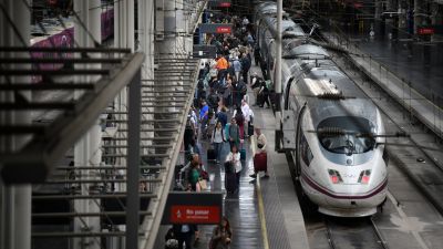 Más de 10.000 afectados por los retrasos en los trenes de alta velocidad. / Fernando Sánchez. Europa Press