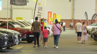 Más de mil coches vendidos en la feria Stock Car (Zaragoza)./ Aragón TV