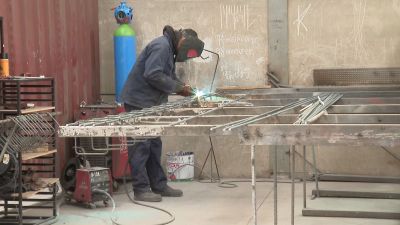 El sector del metal busca trabajadores cualificados en Aragón. / Aragón TV