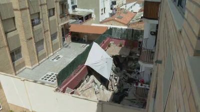 Suelo hundido del patio interior afectado. / Aragón TV