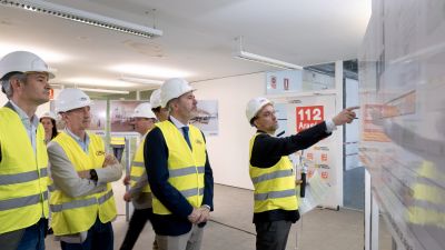 El presidente Azcón visita las obras del futuro macrocentro de emergencias. / Gobierno de Aragón/ Fabián Simón